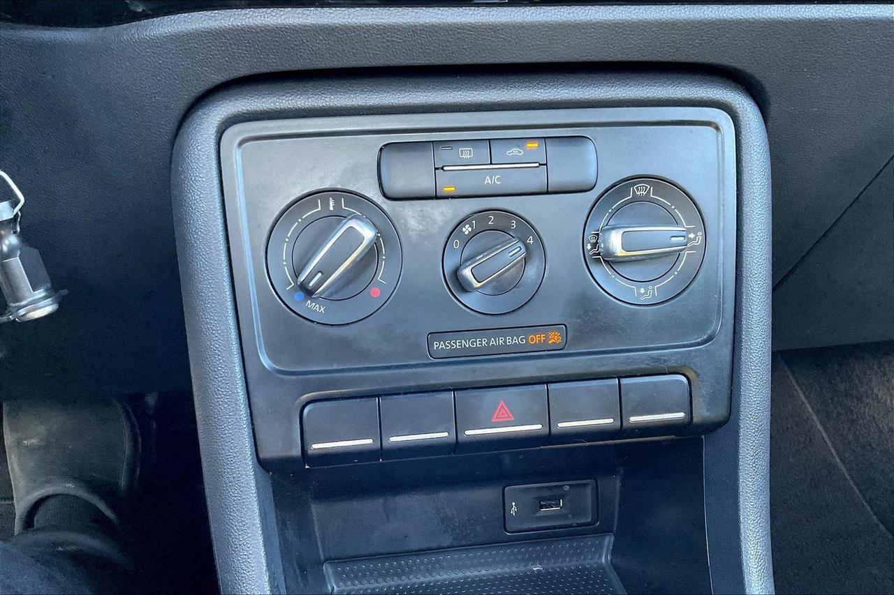 2019 VOLKSWAGEN BEETLE S Houston TX