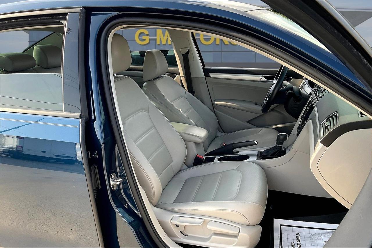 2019 VOLKSWAGEN PASSAT WOLFSBURG Houston TX