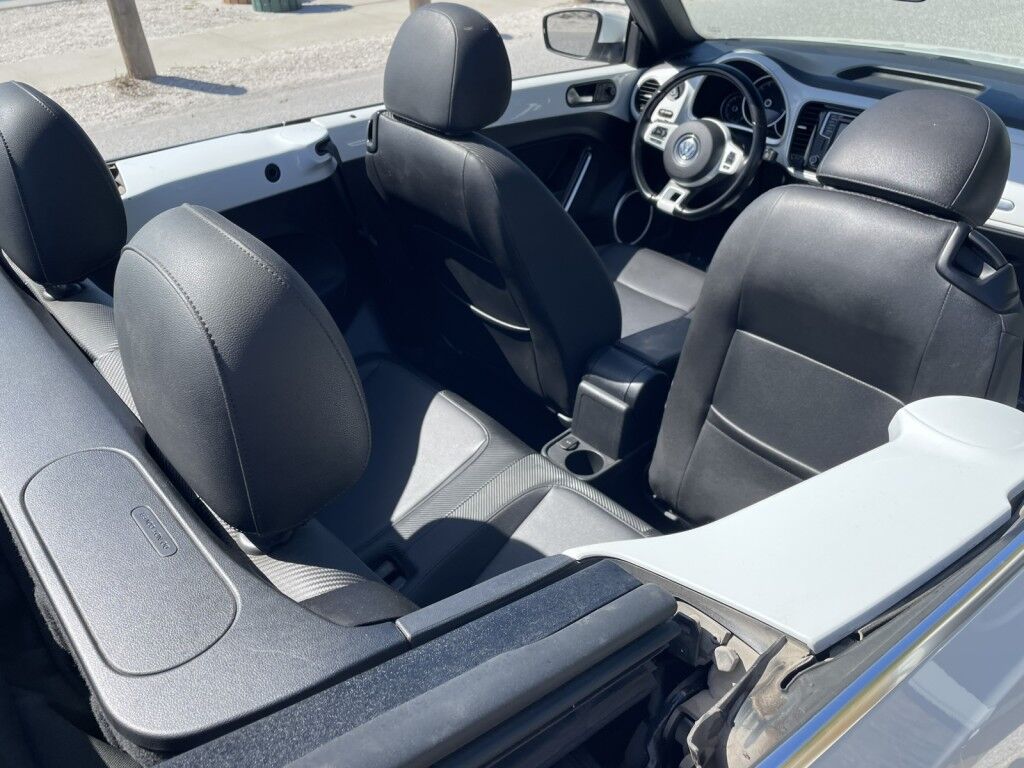 2019 Volkswagen Beetle Convertible S~CLEAN CAR-FAX~EXCELLENT CONDITION~BLUETOOTH~CONVERTIBLE SOFT TOP~CRUISE CONTROL~HEATED SIDE MIRRORS~PARKING SENSORS~STABILITY CONTROL Sarasota FL