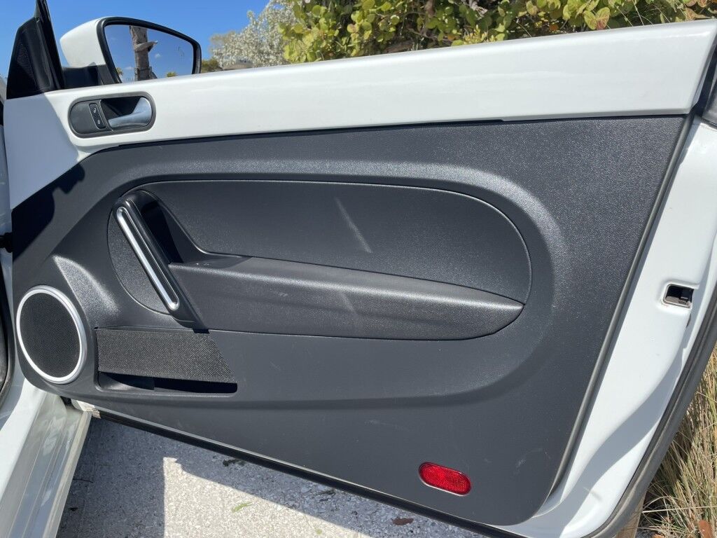 2019 Volkswagen Beetle Convertible S~CLEAN CAR-FAX~EXCELLENT CONDITION~BLUETOOTH~CONVERTIBLE SOFT TOP~CRUISE CONTROL~HEATED SIDE MIRRORS~PARKING SENSORS~STABILITY CONTROL Sarasota FL