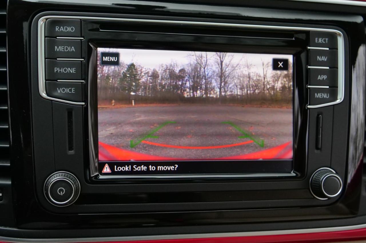 2019 Volkswagen Beetle SE / Premium Package / Heated Seats / Sunroof! Lincolnton NC