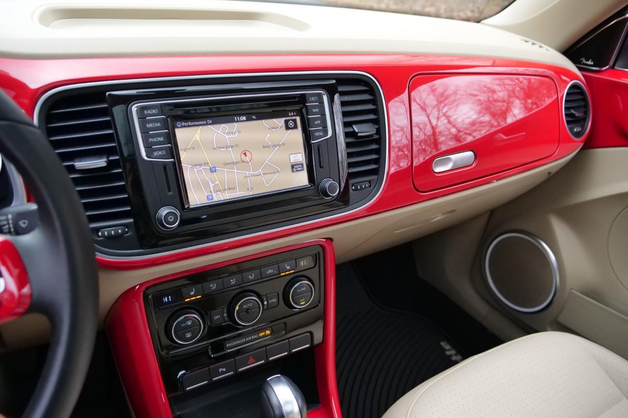 2019 Volkswagen Beetle SE / Premium Package / Heated Seats / Sunroof! Lincolnton NC