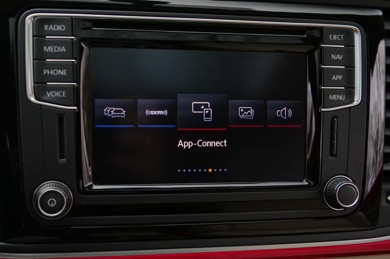 2019 Volkswagen Beetle SE / Premium Package / Heated Seats / Sunroof! Lincolnton NC