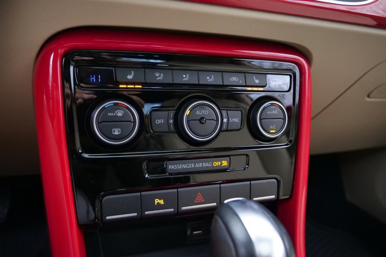 2019 Volkswagen Beetle SE / Premium Package / Heated Seats / Sunroof! Lincolnton NC