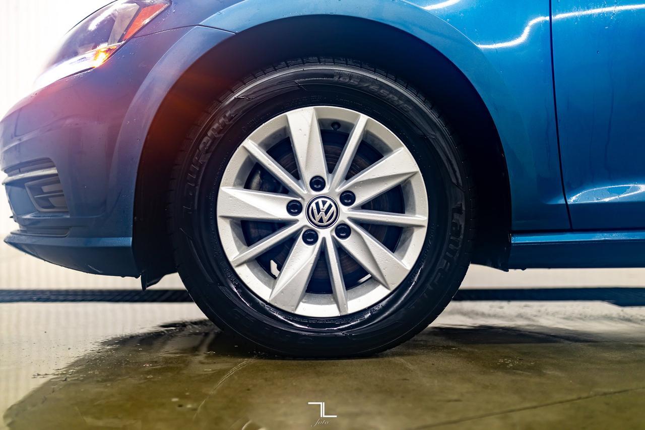 2019 Volkswagen Golf Comfortline Hatchback BCam HSeat Red Deer AB