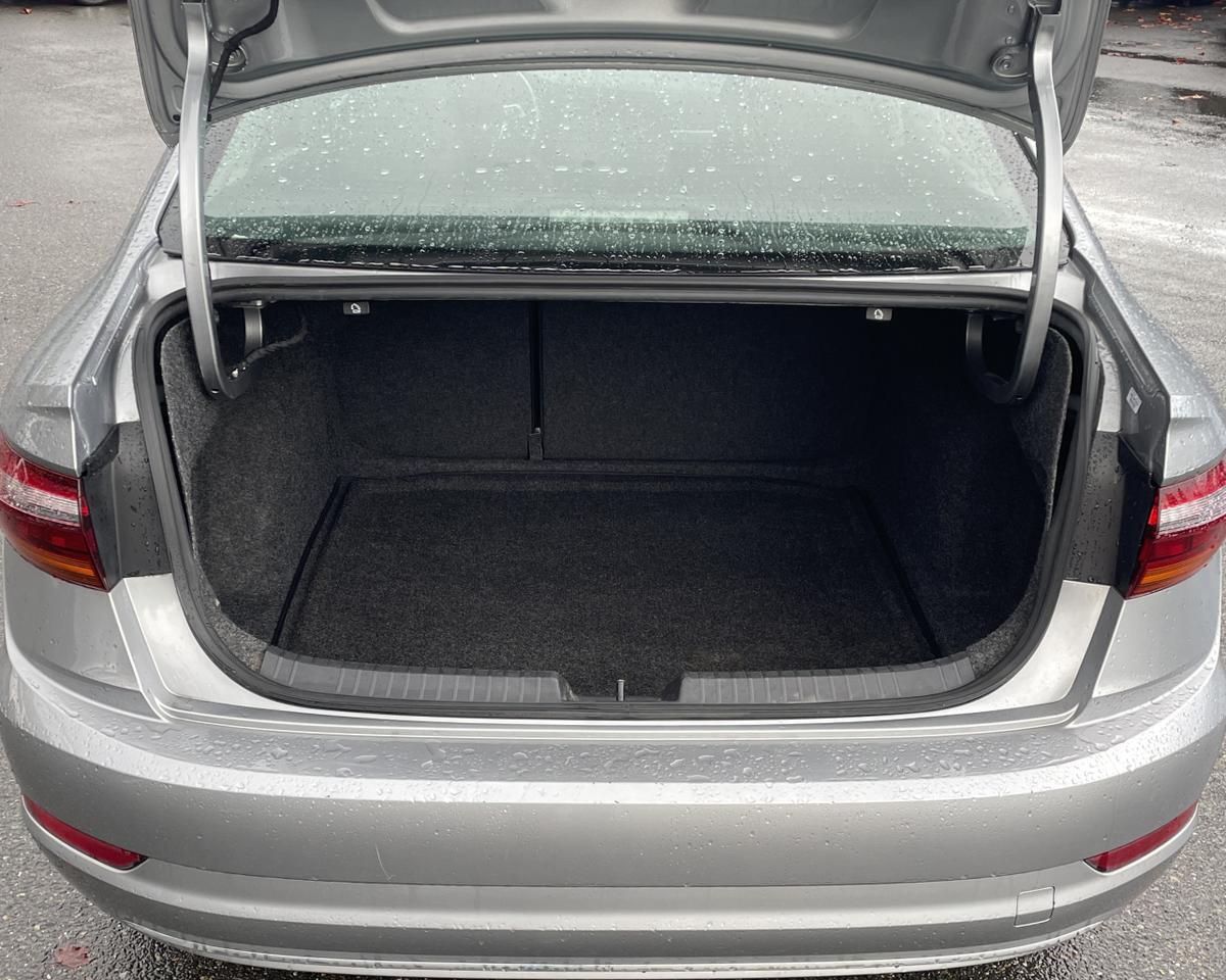 2019 Volkswagen Jetta SE R-Line photo 4