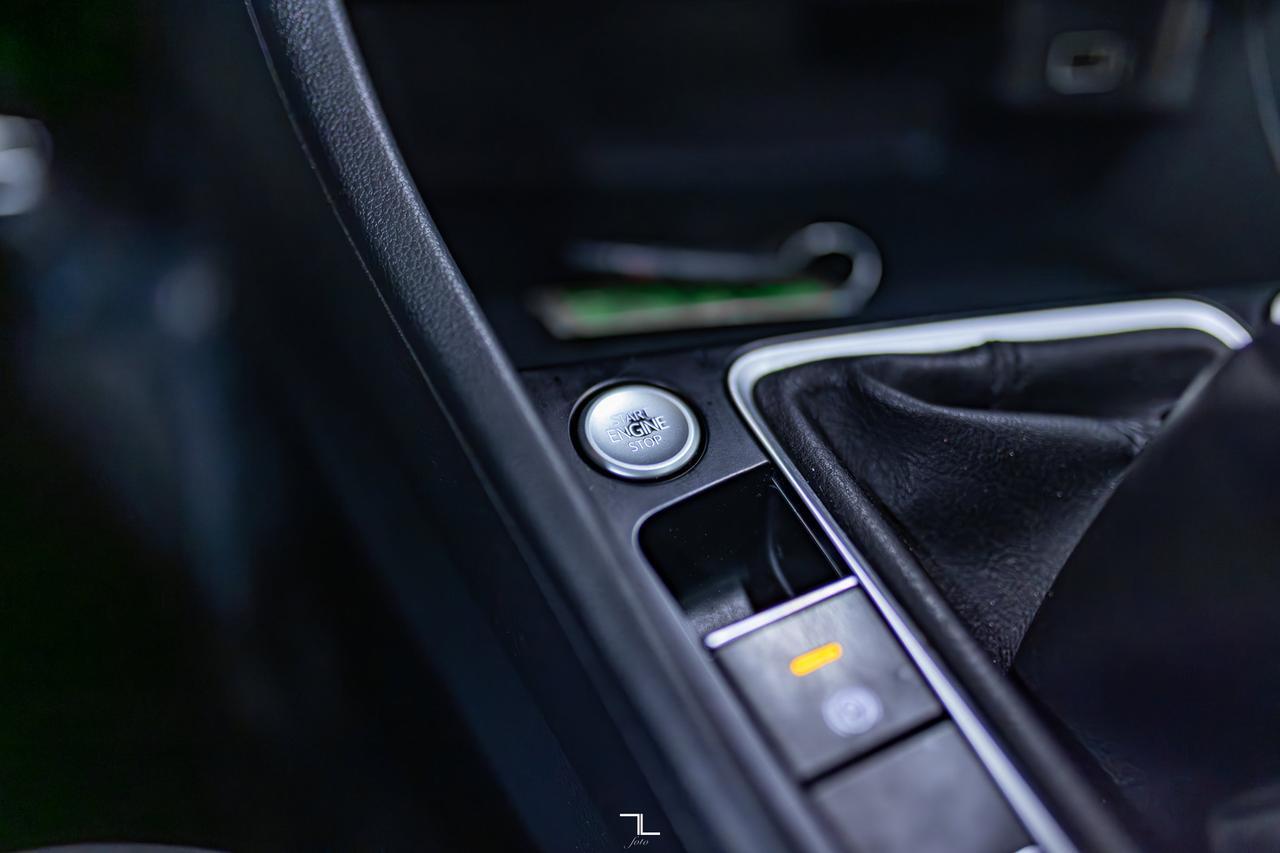 2019 Volkswagen Jetta Highline Leather Roof BCam Manual Red Deer AB