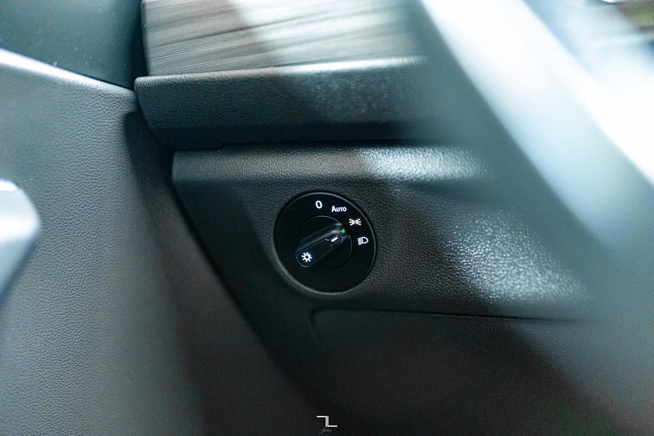 2019 Volkswagen Jetta Highline Leather Roof BCam Red Deer AB