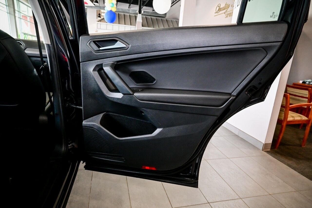 2019 Volkswagen Tiguan SE photo 23