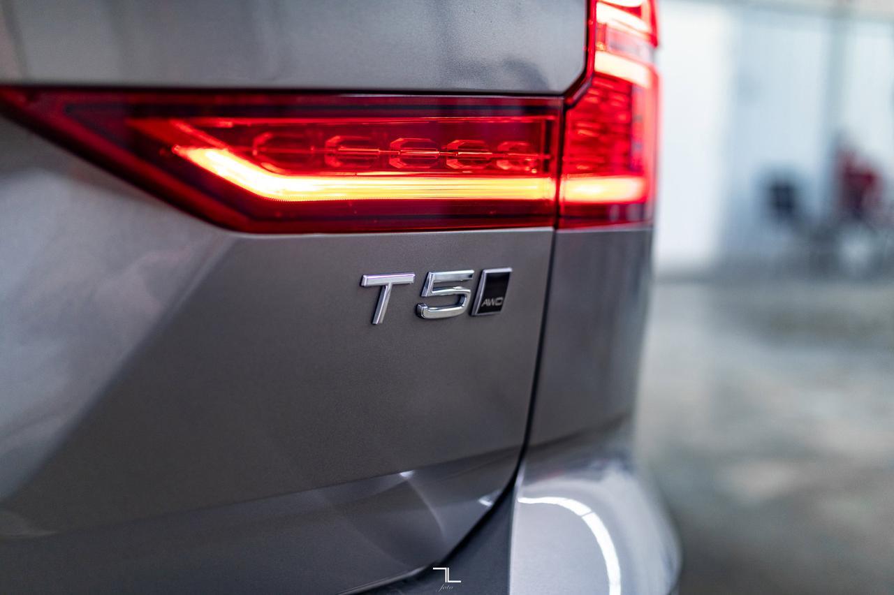 2019 Volvo V60 Cross Country AWD B5 Momentum Leather Roof Nav BCam Red Deer AB