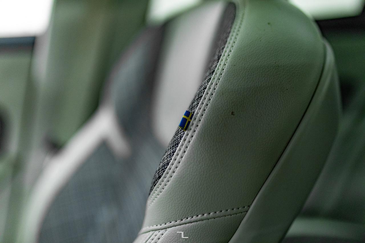 2019 Volvo V60 Cross Country AWD B5 Momentum Leather Roof Nav BCam Red Deer AB