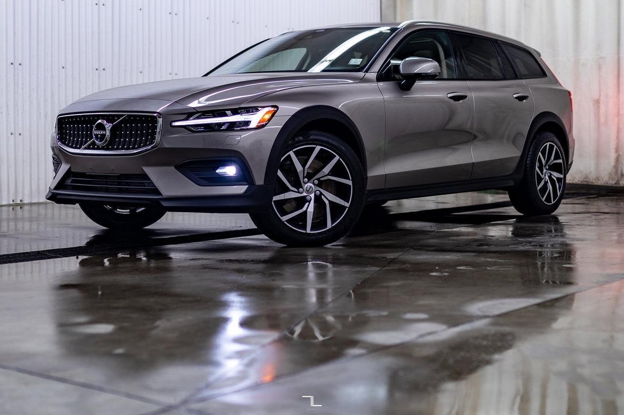 2019 Volvo V60 Cross Country AWD B5 Momentum Leather Roof Nav BCam Red Deer AB