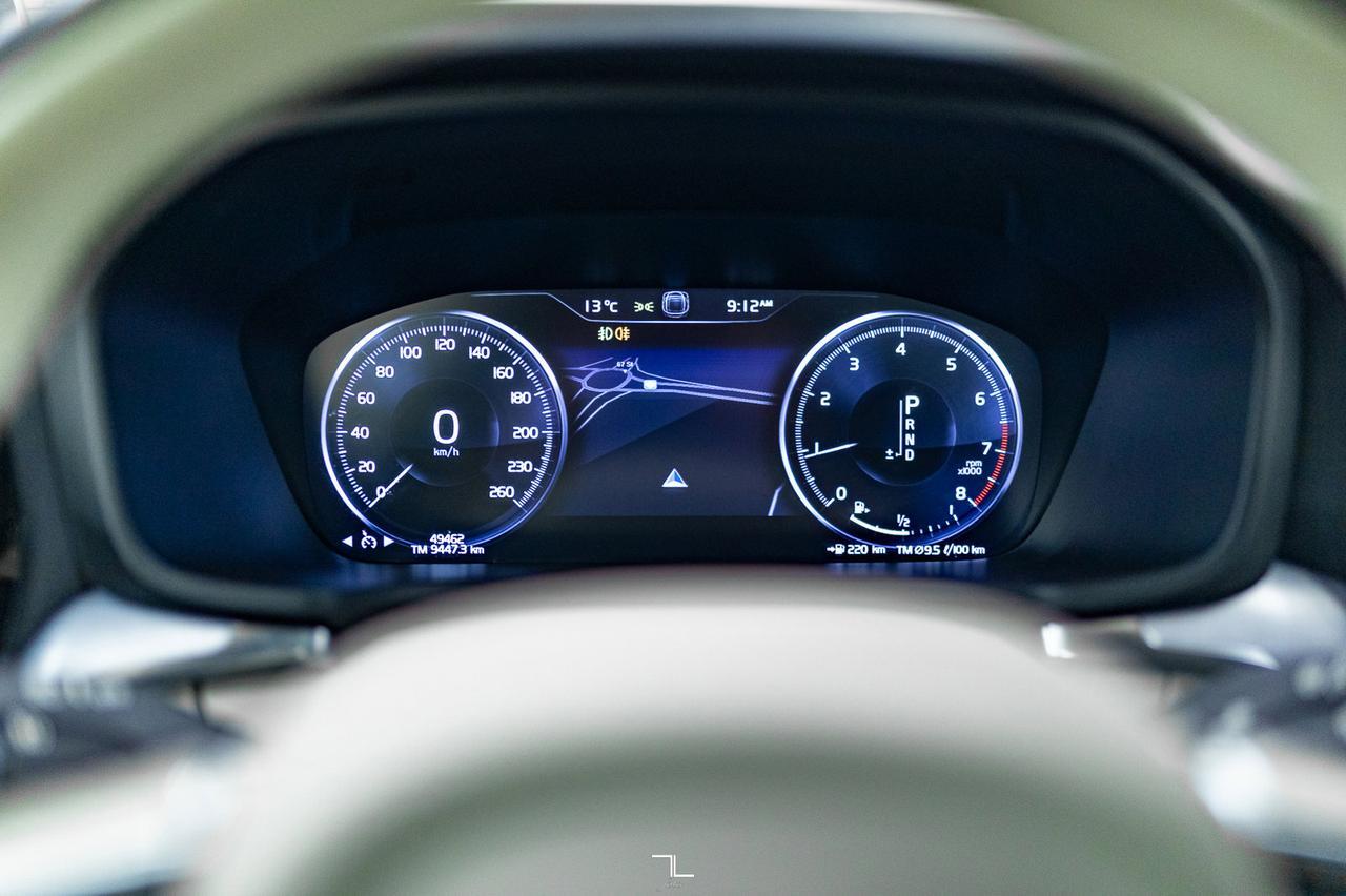 2019 Volvo V60 Cross Country AWD B5 Momentum Leather Roof Nav BCam Red Deer AB