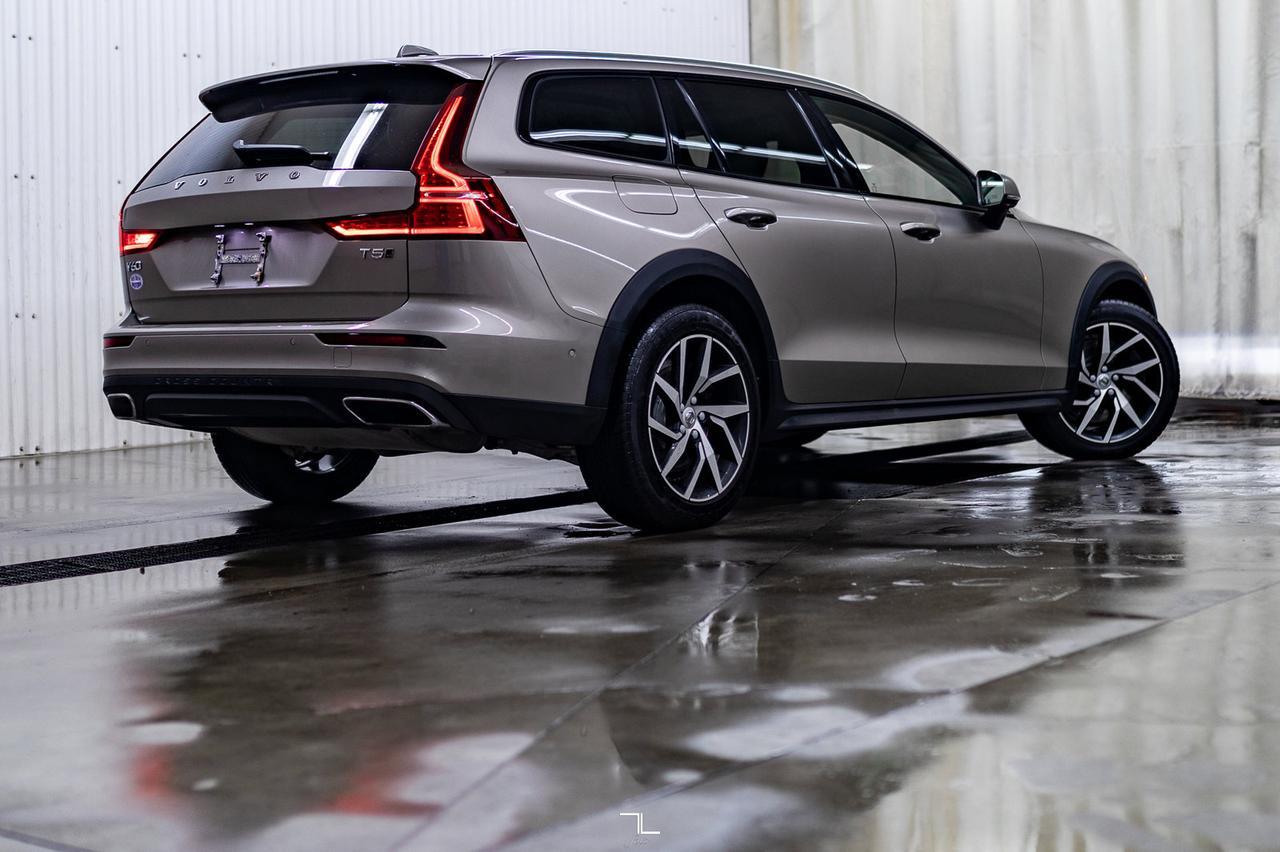 2019 Volvo V60 Cross Country AWD B5 Momentum Leather Roof Nav BCam Red Deer AB