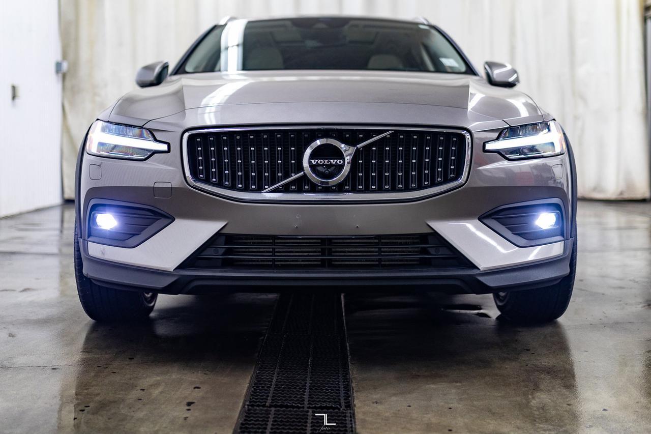 2019 Volvo V60 Cross Country AWD B5 Momentum Leather Roof Nav BCam Red Deer AB