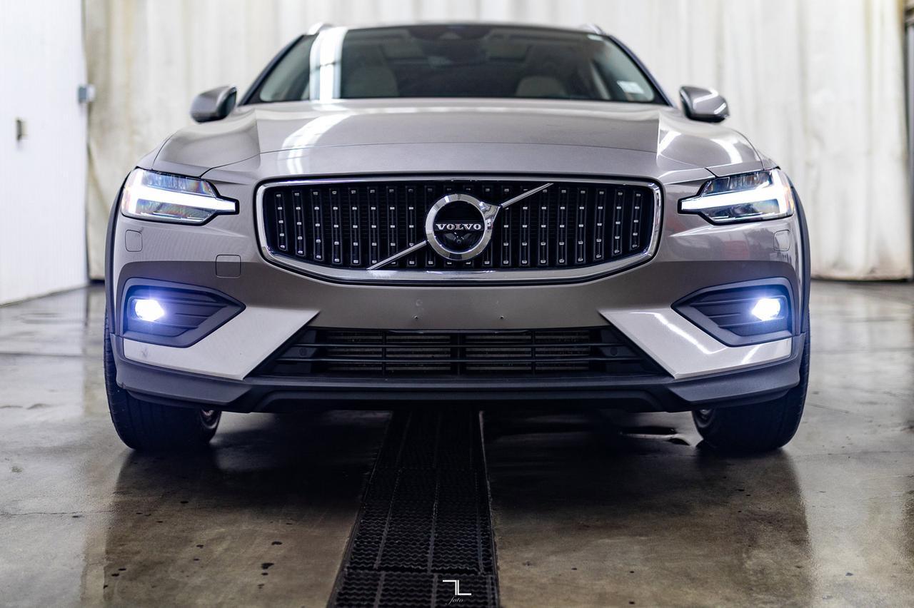 2019 Volvo V60 Cross Country AWD B5 Momentum Leather Roof Nav BCam Red Deer AB