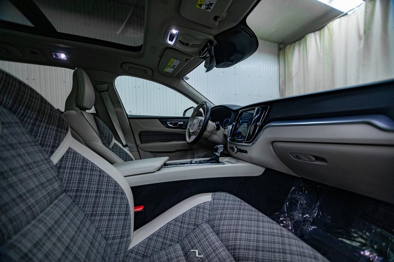 2019 Volvo V60 Cross Country AWD B5 Momentum Leather Roof Nav BCam Red Deer AB