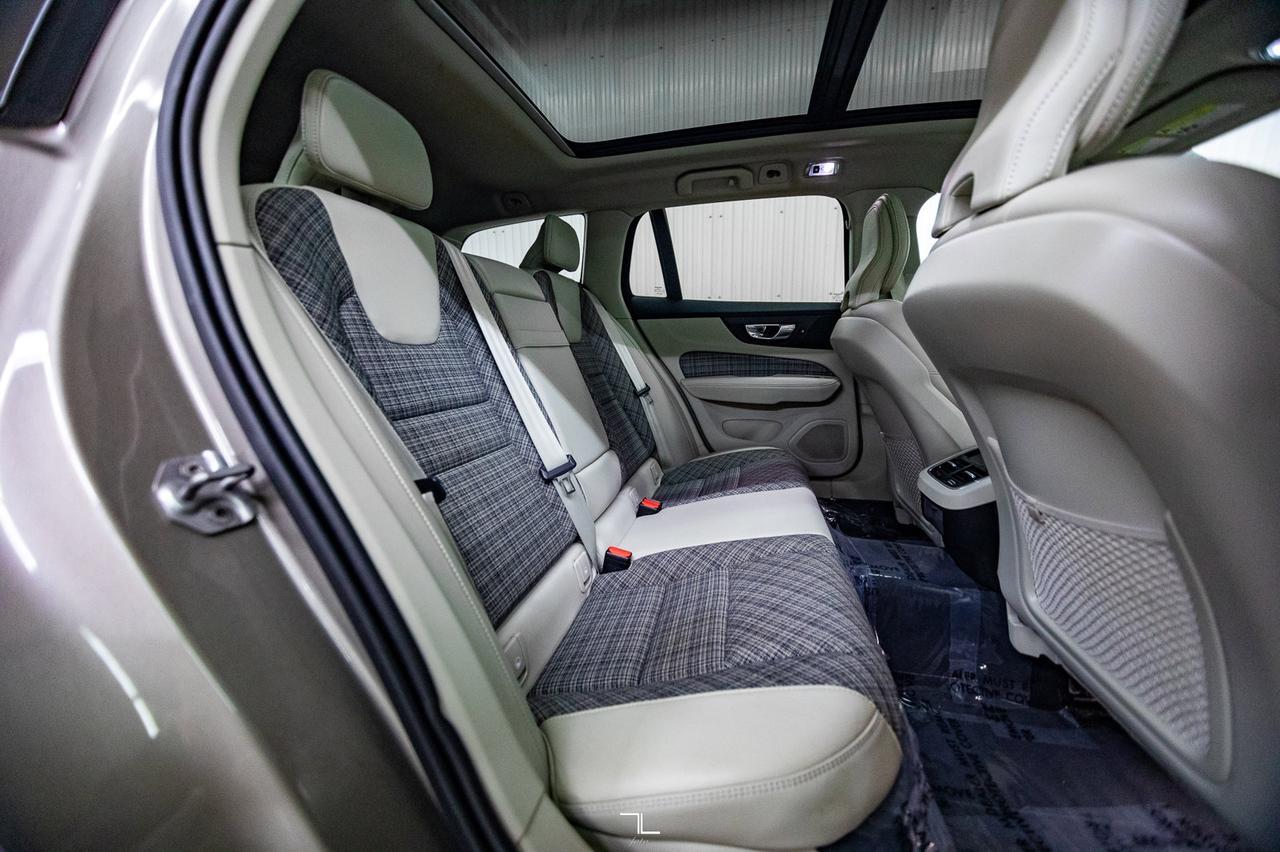 2019 Volvo V60 Cross Country AWD B5 Momentum Leather Roof Nav BCam Red Deer AB