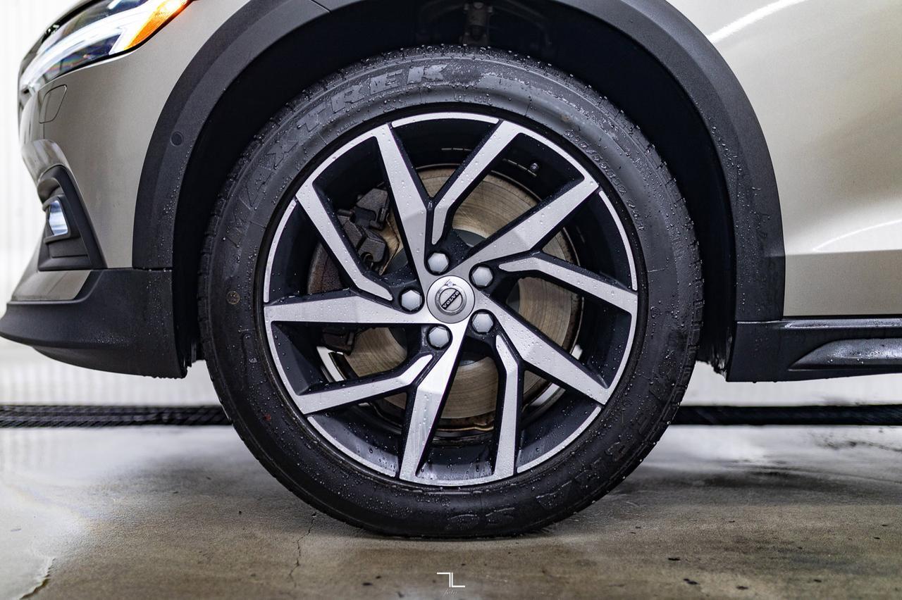 2019 Volvo V60 Cross Country AWD B5 Momentum Leather Roof Nav BCam Red Deer AB