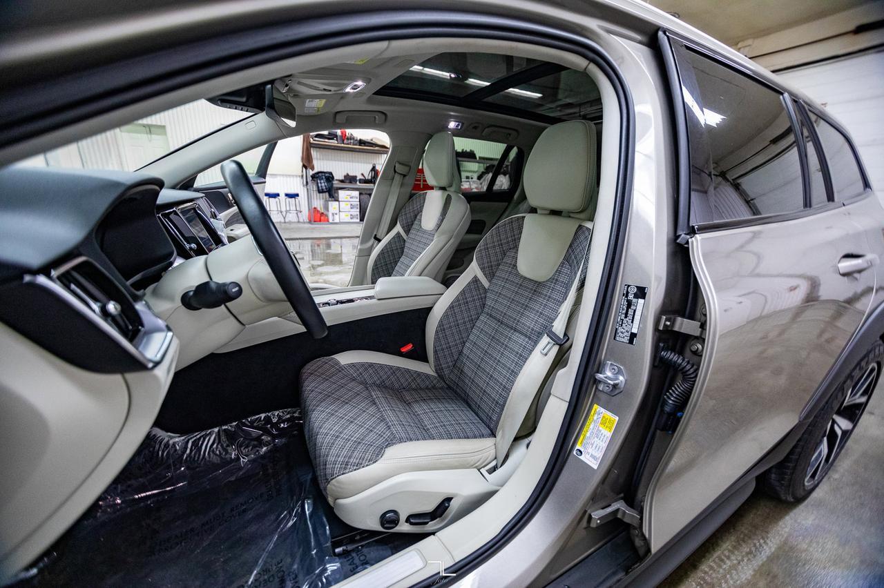 2019 Volvo V60 Cross Country AWD B5 Momentum Leather Roof Nav BCam Red Deer AB