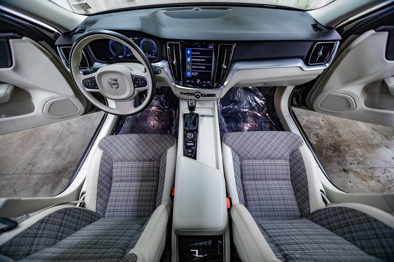 2019 Volvo V60 Cross Country AWD B5 Momentum Leather Roof Nav BCam Red Deer AB