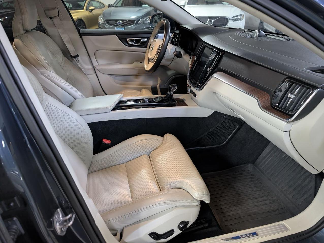 2019 Volvo V60 T6 AWD Inscription | Bowers & Wilkins Premium Audio, Adaptive Suspension & Climate Comfort Seats Portland OR