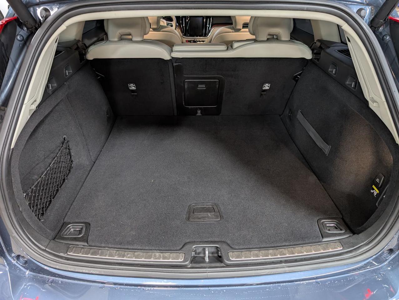 2019 Volvo V60 T6 AWD Inscription | Bowers & Wilkins Premium Audio, Adaptive Suspension & Climate Comfort Seats Portland OR