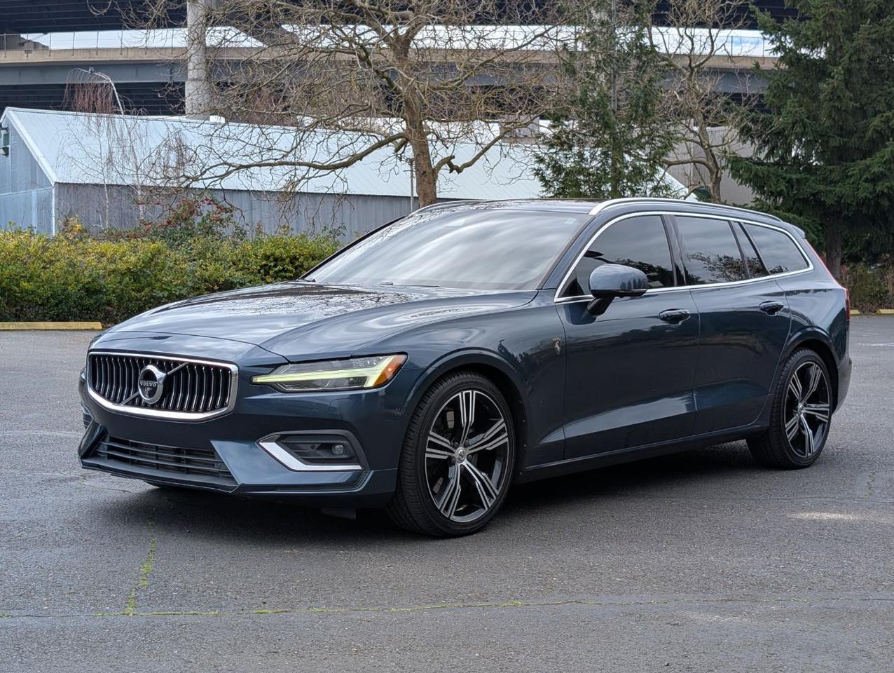 2019 Volvo V60 T6 AWD Inscription | Bowers & Wilkins Premium Audio, Adaptive Suspension & Climate Comfort Seats Portland OR