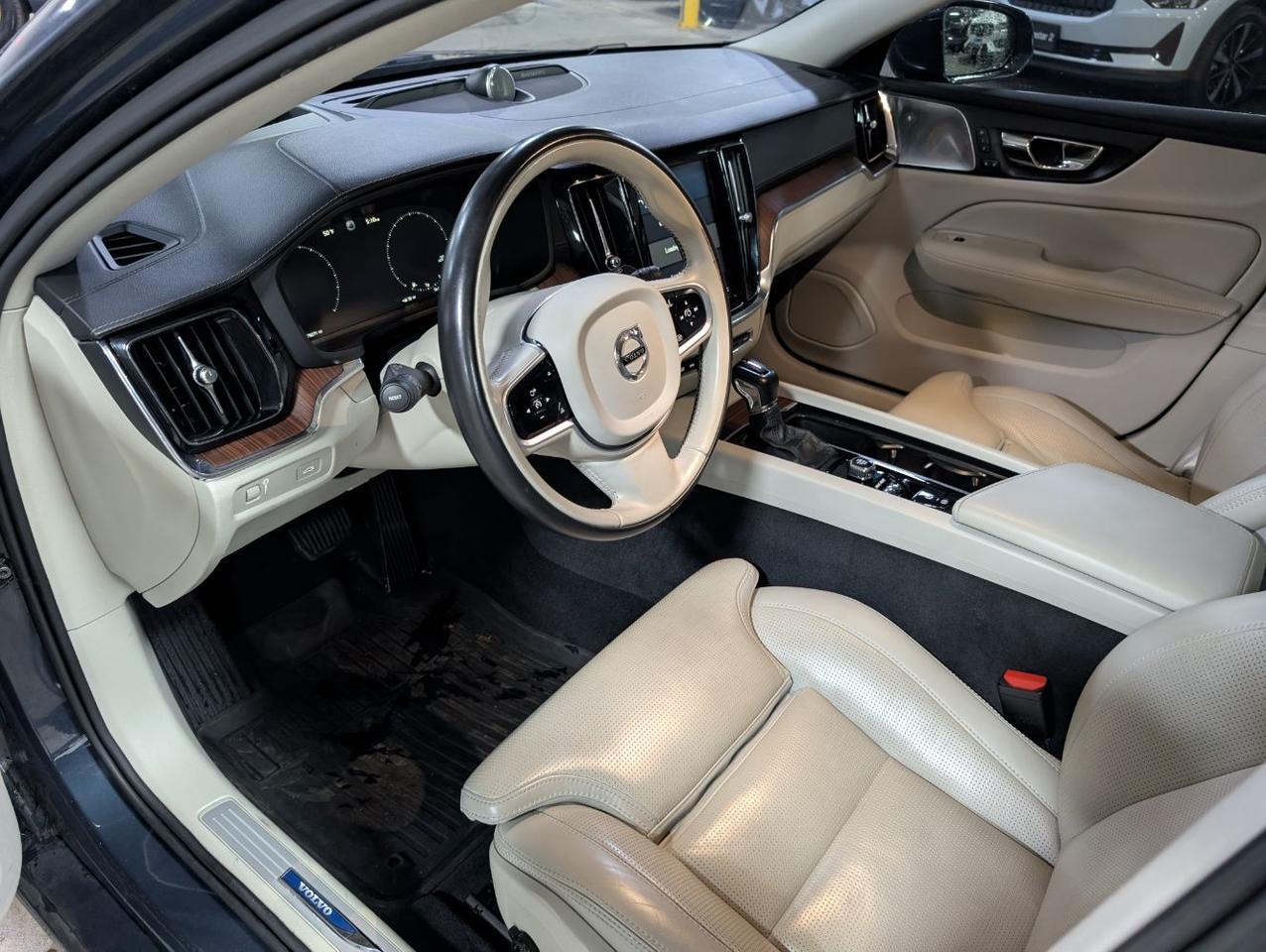 2019 Volvo V60 T6 AWD Inscription – Bowers & Wilkins Audio, Adaptive 4-C Ride, Pano Roof, Climate Cofort Seats Portland OR