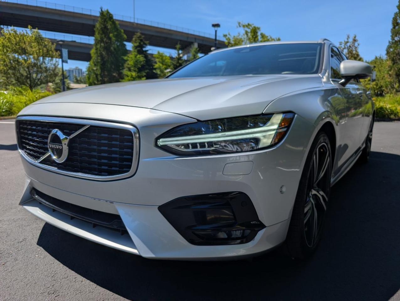 2019 Volvo V90 T6 AWD R-Design | 330hp, Harman Kardon, Pilot Assist, 360 Cam, Head Up Display & Air Suspension Portland OR
