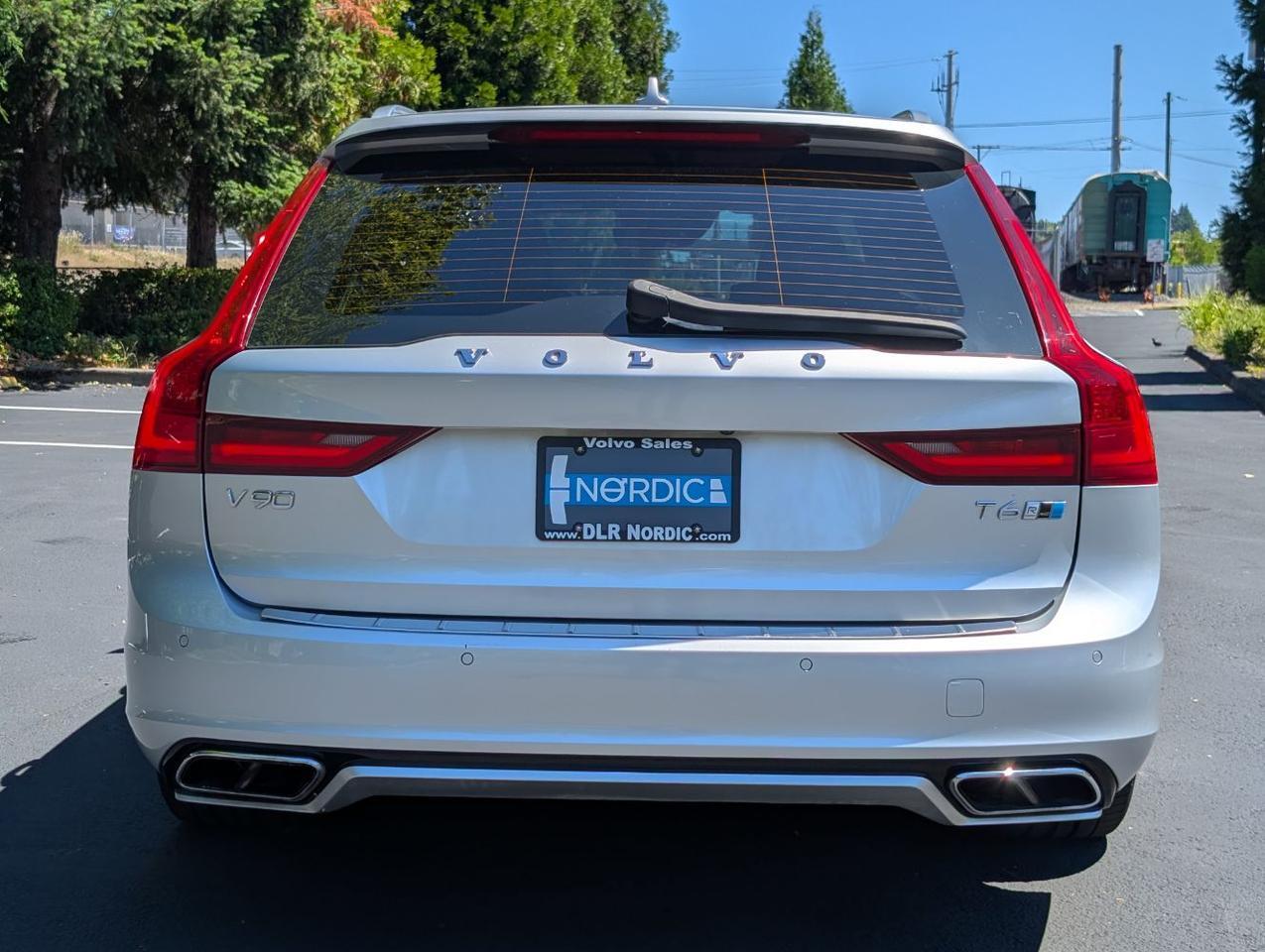 2019 Volvo V90 T6 AWD R-Design | 330hp, Harman Kardon, Pilot Assist, 360 Cam, Head Up Display & Air Suspension Portland OR