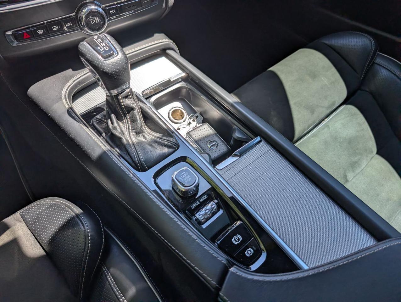 2019 Volvo V90 T6 AWD R-Design | 330hp, Harman Kardon, Pilot Assist, 360 Cam, Head Up Display & Air Suspension Portland OR