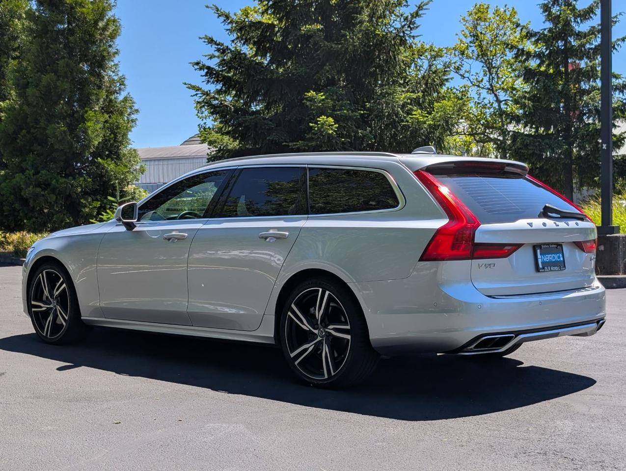 2019 Volvo V90 T6 AWD R-Design | 330hp, Harman Kardon, Pilot Assist, 360 Cam, Head Up Display & Air Suspension Portland OR