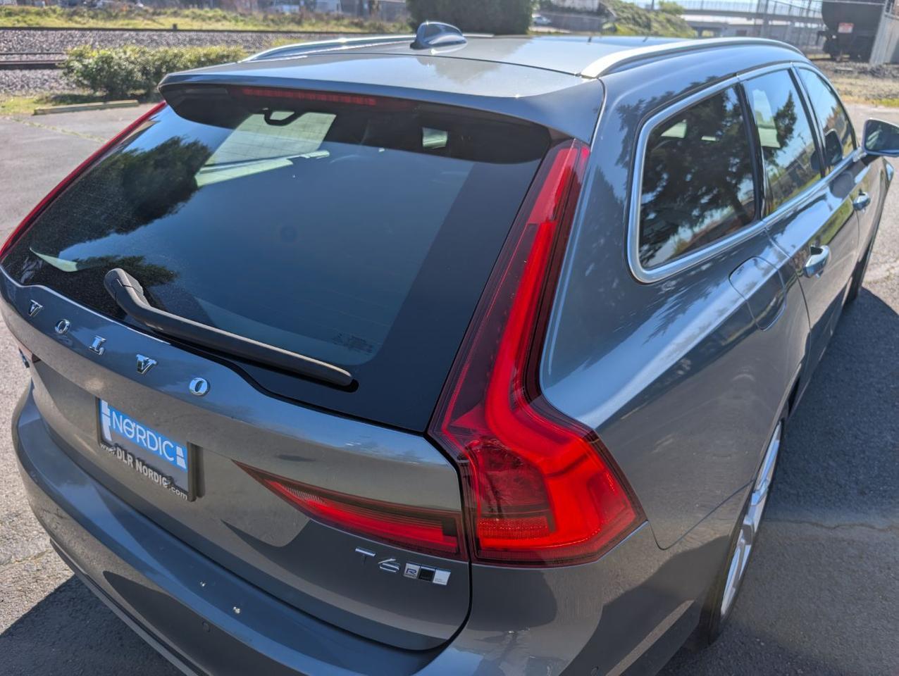 2019 Volvo V90 T6 AWD R-Design | Bowers & Wilkins Premium Audio, Pilot Assist, Head Up Disp, 4 Heated Seats & Wheel Portland OR