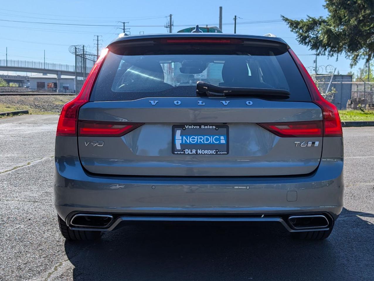 2019 Volvo V90 T6 AWD R-Design | Bowers & Wilkins Premium Audio, Pilot Assist, Head Up Disp, 4 Heated Seats & Wheel Portland OR