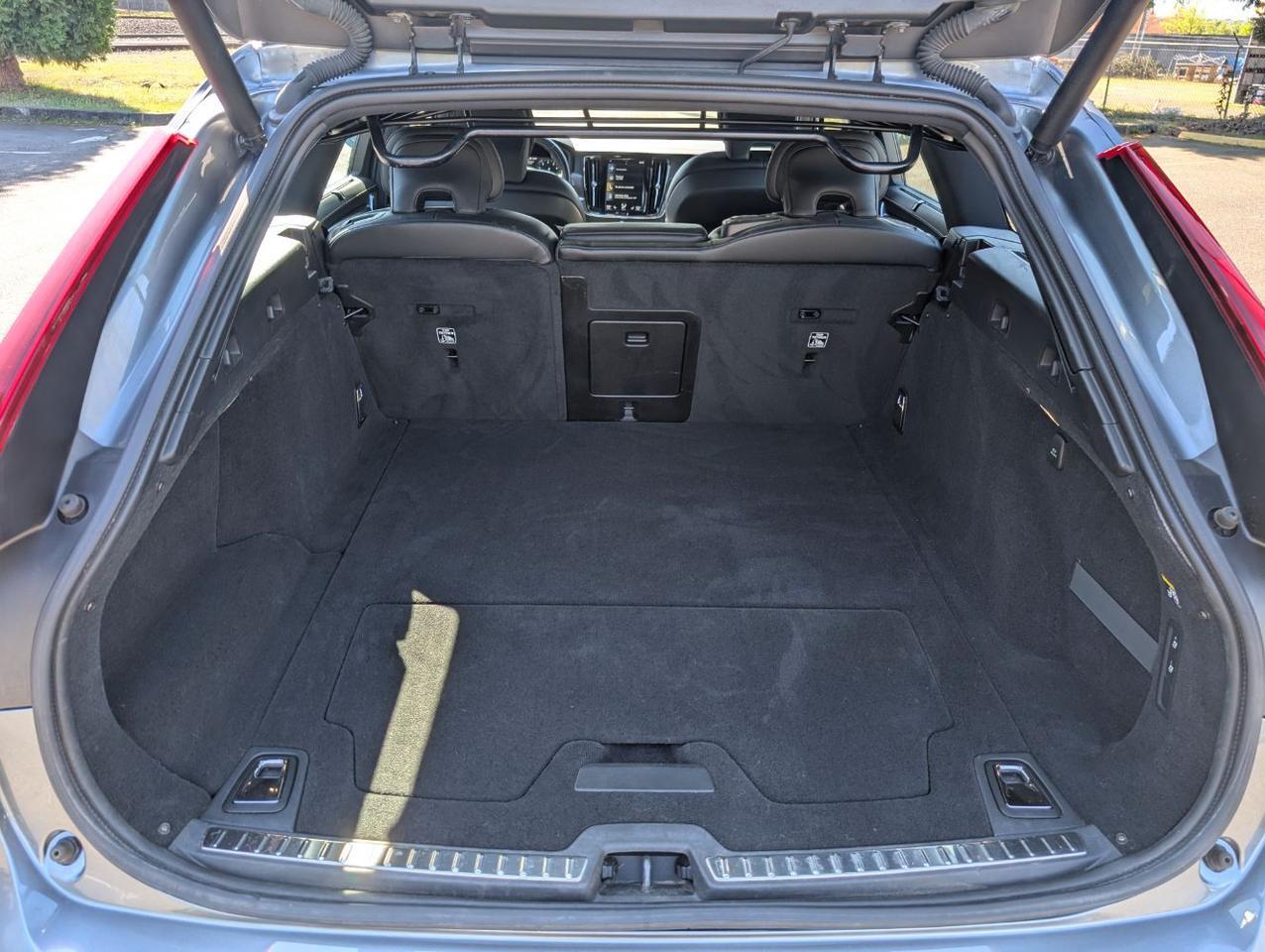 2019 Volvo V90 T6 AWD R-Design | Bowers & Wilkins Premium Audio, Pilot Assist, Head Up Disp, 4 Heated Seats & Wheel Portland OR