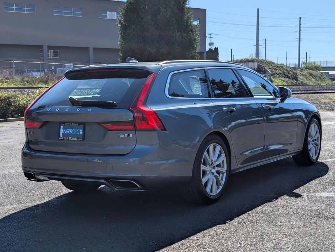 2019 Volvo V90 T6 AWD R-Design | Bowers & Wilkins Premium Audio, Pilot Assist, Head Up Disp, 4 Heated Seats & Wheel Portland OR