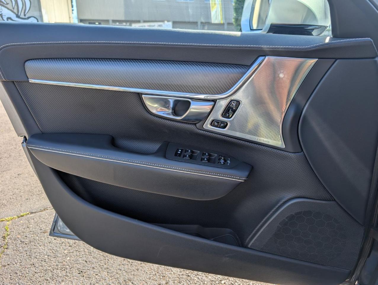 2019 Volvo V90 T6 AWD R-Design | Bowers & Wilkins Premium Audio, Pilot Assist, Head Up Disp, 4 Heated Seats & Wheel Portland OR