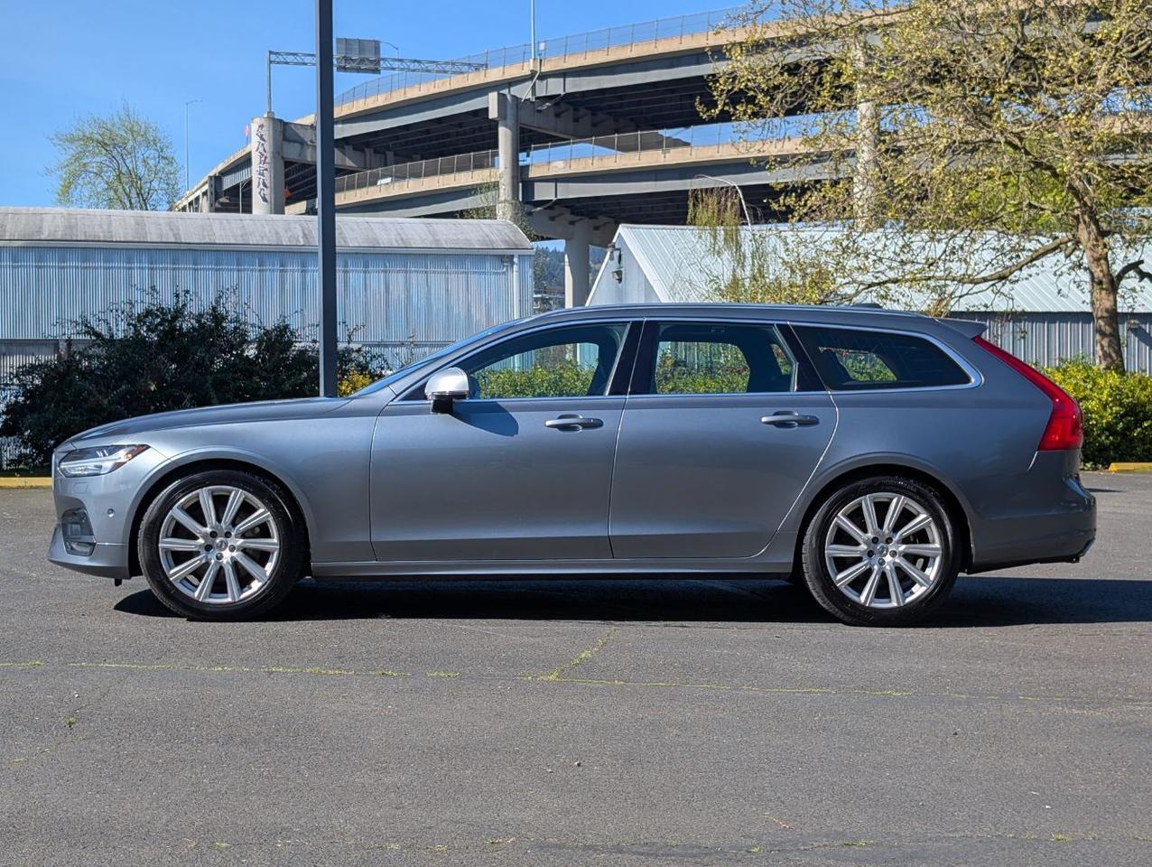 2019 Volvo V90 T6 AWD R-Design | Bowers & Wilkins Premium Audio, Pilot Assist, Head Up Disp, 4 Heated Seats & Wheel Portland OR
