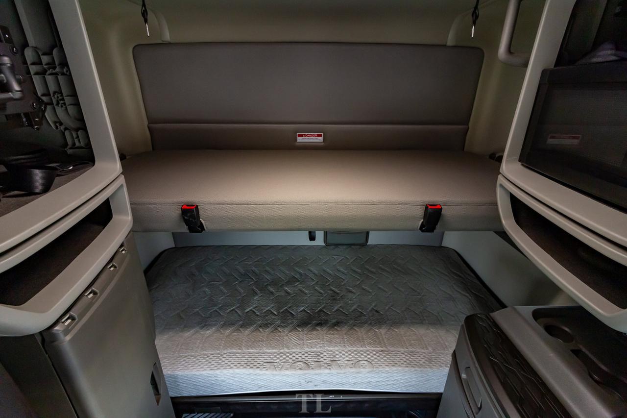 2019 Volvo VNL 64T 740 Tractor Sleeper Red Deer AB