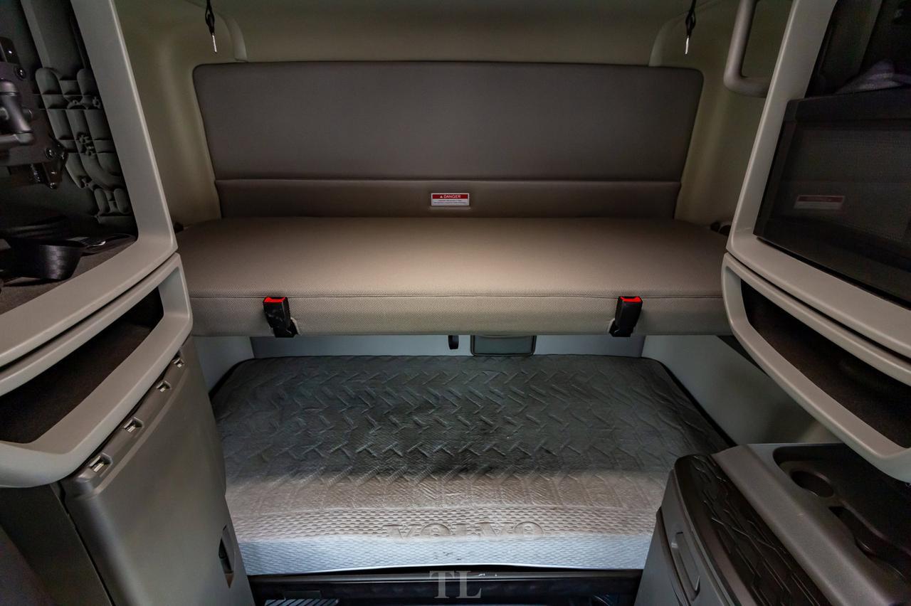 2019 Volvo VNL 64T 740 Tractor Sleeper Red Deer AB