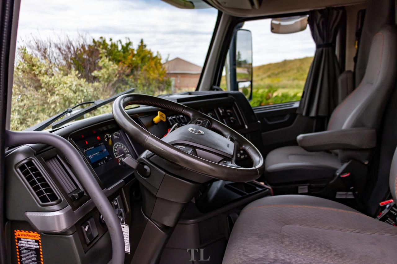 2019 Volvo VNL 64T 740 Tractor Sleeper Red Deer AB