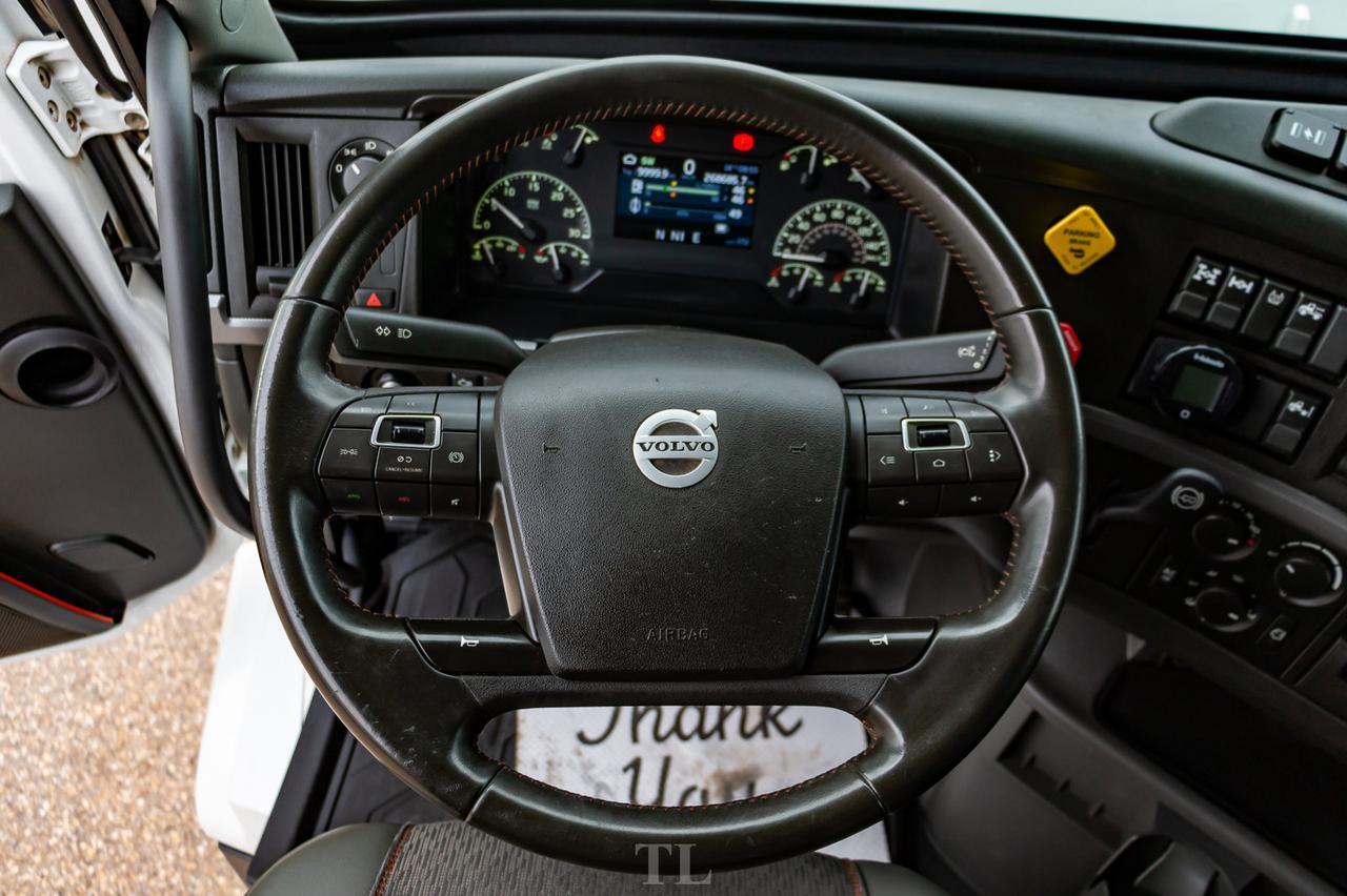 2019 Volvo VNL 64T 740 Tractor Sleeper Red Deer AB