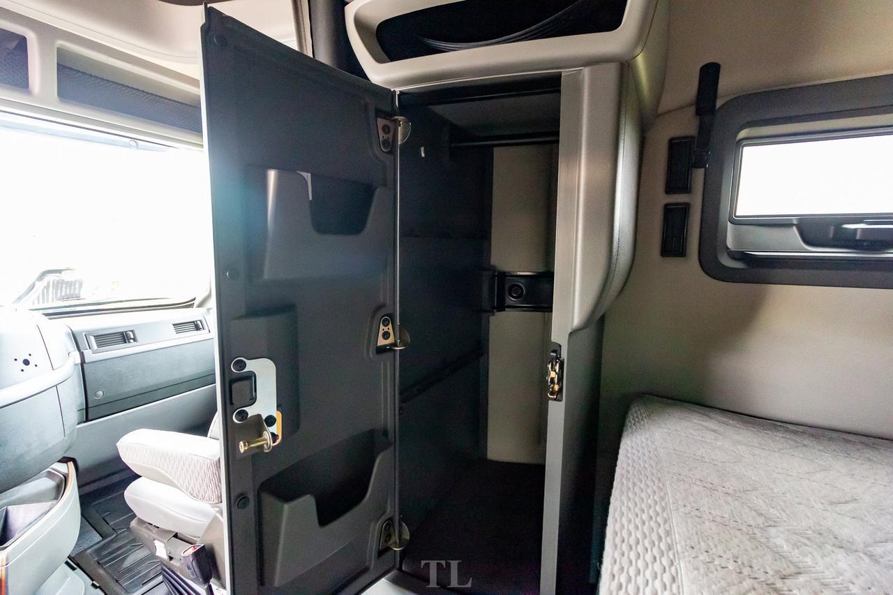 2019 Volvo VNL 64T 740 Tractor Sleeper Red Deer AB