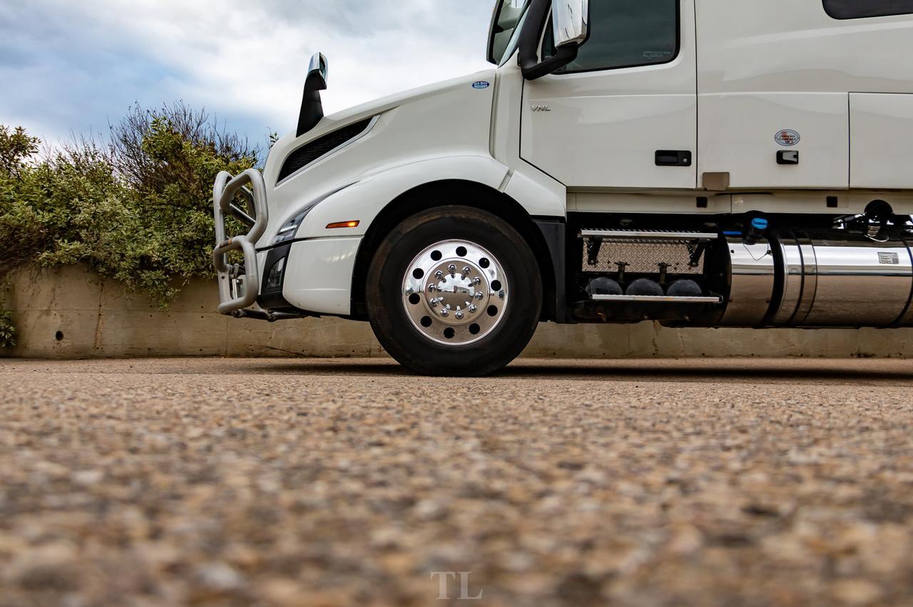 2019 Volvo VNL 64T 740 Tractor Sleeper Red Deer AB