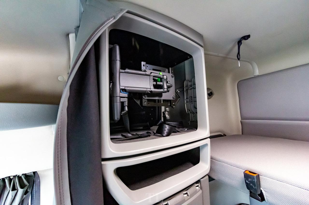 2019 Volvo VNL 64T 740 Tractor Sleeper Red Deer AB