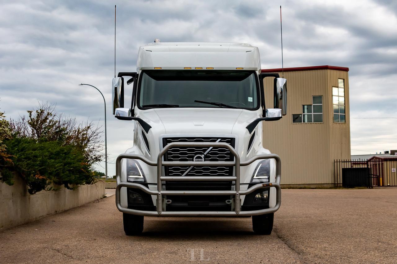 2019 Volvo VNL 64T 740 Tractor Sleeper Red Deer AB