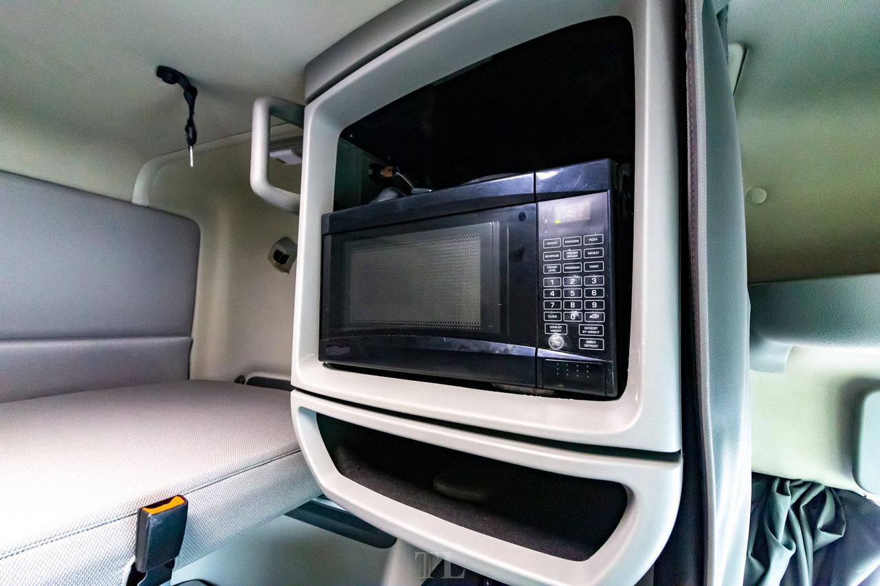 2019 Volvo VNL 64T 740 Tractor Sleeper Red Deer AB