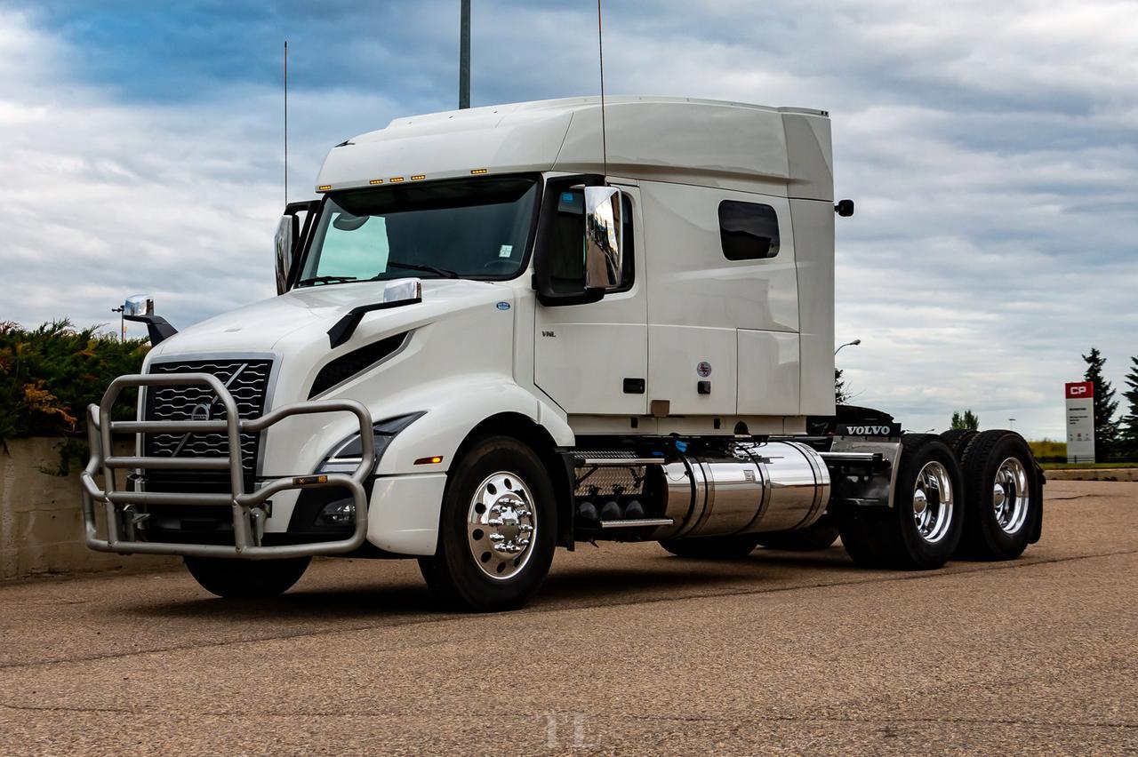 2019 Volvo VNL 64T 740 Tractor Sleeper Red Deer AB