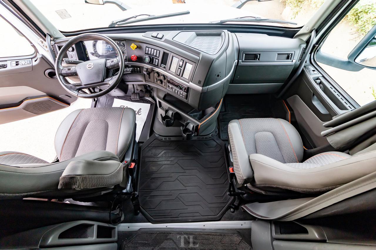 2019 Volvo VNL 64T 740 Tractor Sleeper Red Deer AB